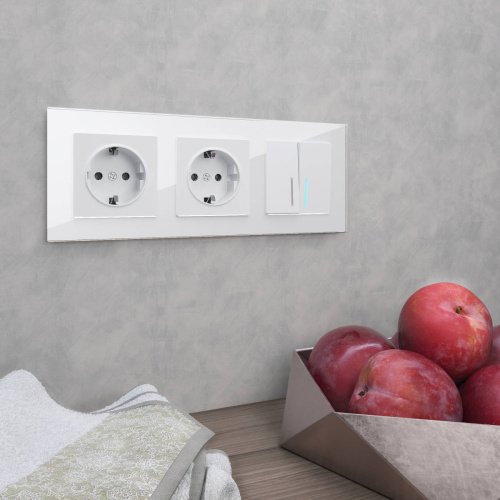 Рамка Werkel W0031101/ Рамка на 3 поста Favorit (белый,стекло)