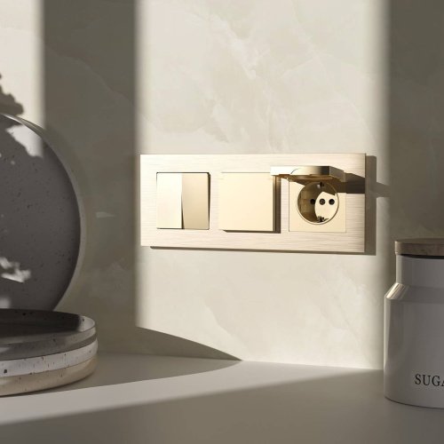 W1171211/ Розетка влагозащ. с зазем. с защит. крышкой и шторками N (шампань) Розетка Werkel Встраиваемые механизмы шампань W1171211/ Розетка влагозащ. с зазем. с защит. крышкой и шторками N (шампань)